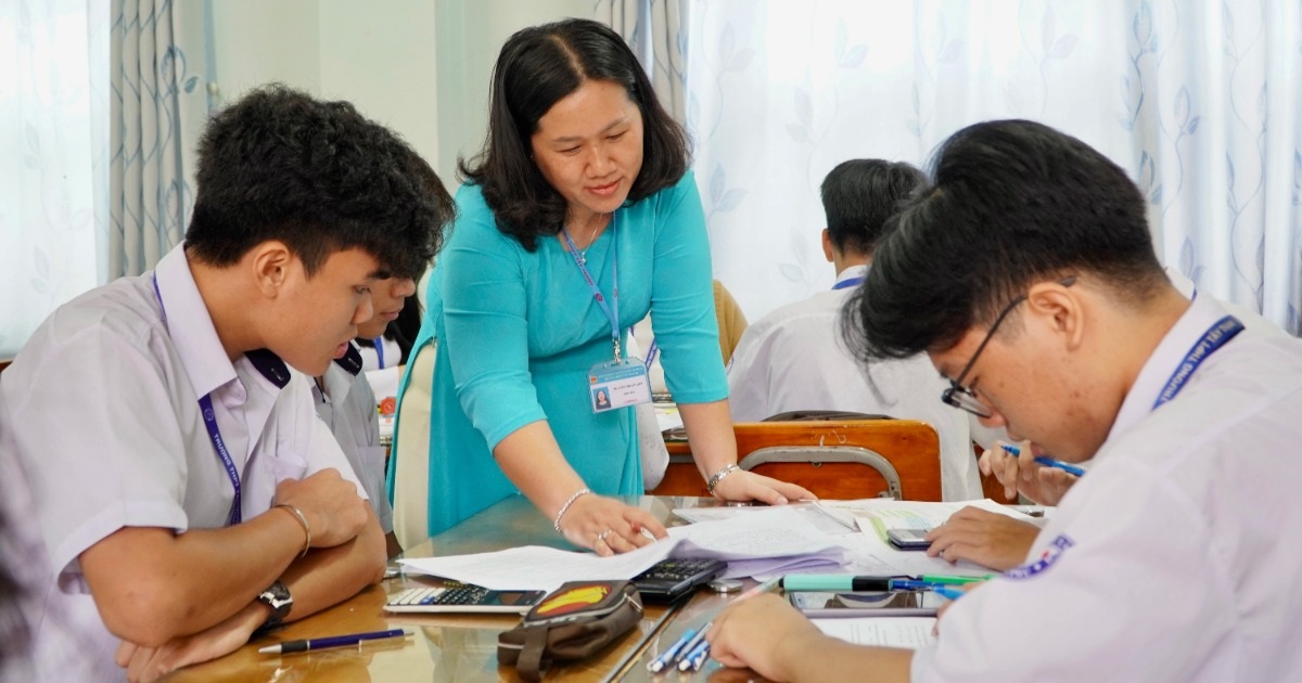 Giáo viên đi dạy bao lâu thì bắt đầu được nhận phụ cấp thâm niên?