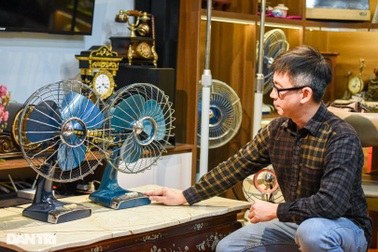 Đôi quạt cổ "khổng lồ", 50 năm tuổi giá trăm triệu đồng của ông bố ở Hà Nội