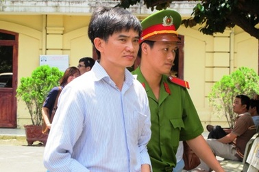 Bác sĩ gây tai nạn liên hoàn làm 2 người chết nhận án 7 năm tù