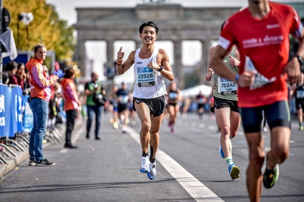 Nhân viên chuyên ngủ nướng rồi chạy hết tốc lực đi làm lập kỳ tích marathon - 1 Nhân viên chuyên ngủ nướng rồi chạy hết tốc lực đi làm lập kỳ tích marathon - 1