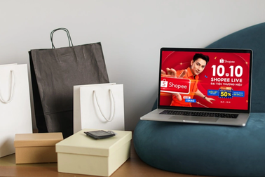 Đại tiệc thương hiệu: Shopee giảm 50% trên livestream, trao cơ hội trúng 100 iPhone