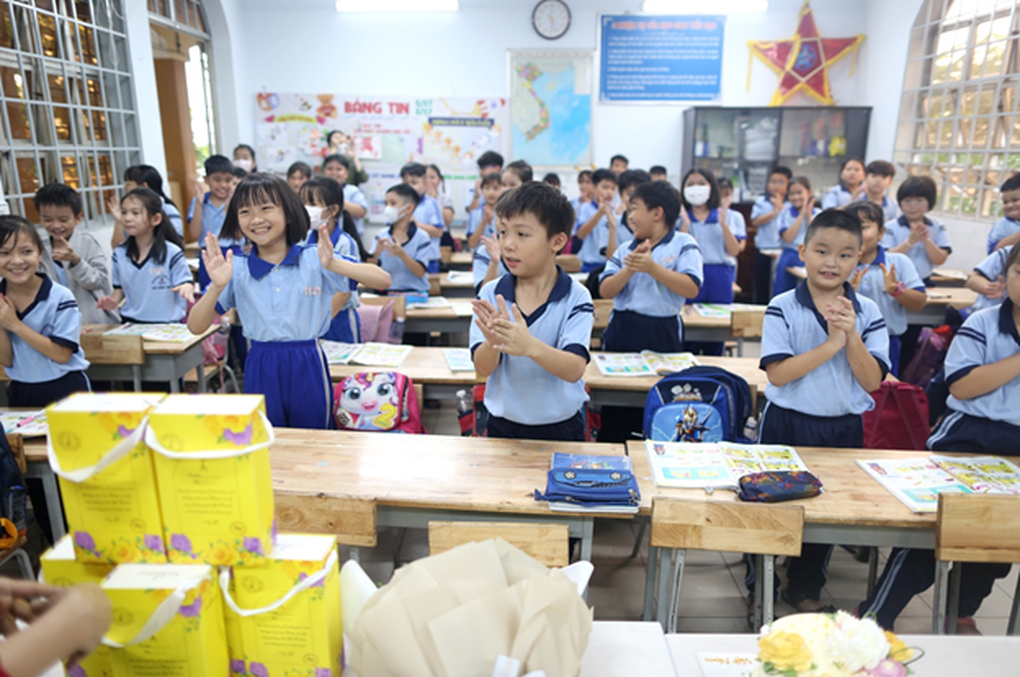 Những bóng hồng cần mẫn dạy tri thức cho thế hệ trẻ - 3 Những bóng hồng cần mẫn dạy tri thức cho thế hệ trẻ - 3