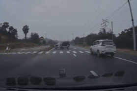 Tài xế ô tô bị phạt 19 triệu đồng vì đi ngược chiều trên đường có biển cấm