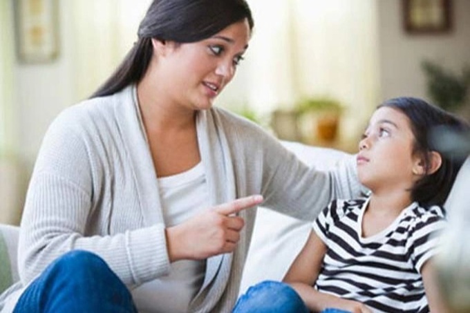 Cần cẩn trọng lời nói với con để tránh làm con tổn thương (Hình minh họa).