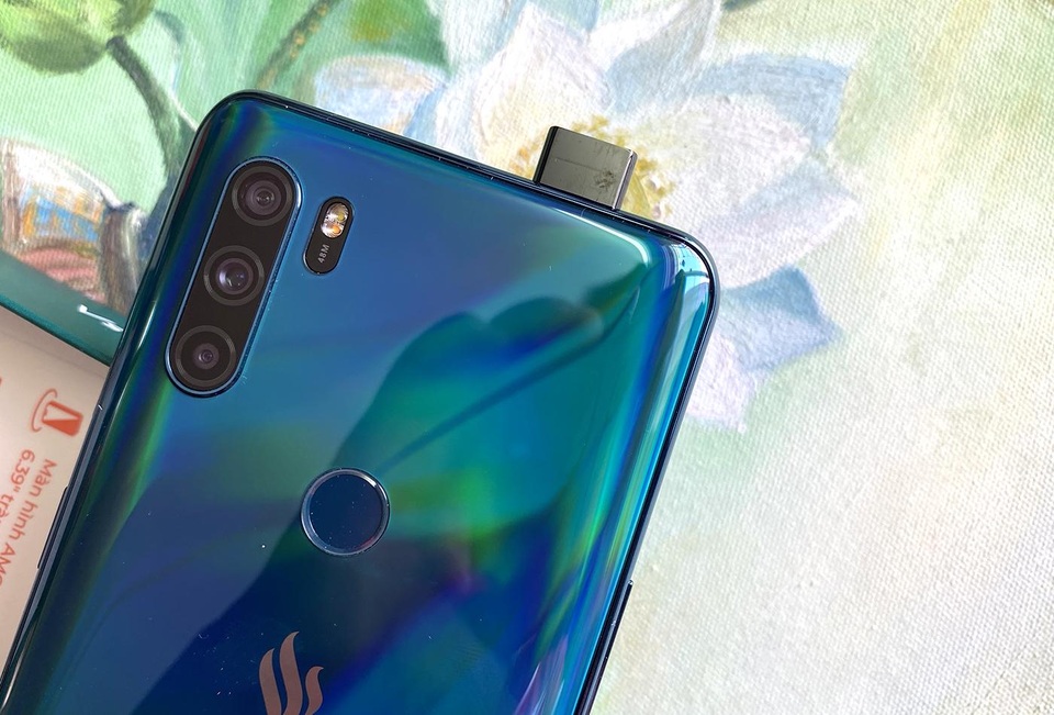 Đập hộp Vsmart Active 3 camera trượt mới ra mắt tại Việt Nam - 6 Đập hộp Vsmart Active 3 camera trượt mới ra mắt tại Việt Nam - 6