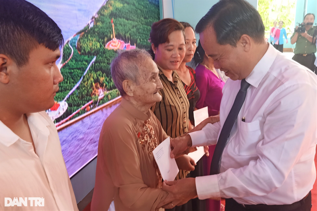 Phong trào bảo vệ an ninh Tổ quốc phải hợp lòng dân, vừa sức dân - 5 Phong trào bảo vệ an ninh Tổ quốc phải hợp lòng dân, vừa sức dân - 5