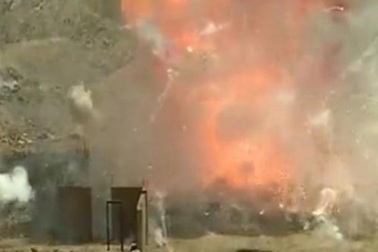 Peru thiêu hủy pháo hoa lậu đỏ rực một góc trời