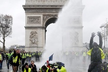 Khải Hoàn Môn tan hoang sau cuộc bạo động tồi tệ nhất 50 năm ở Pháp