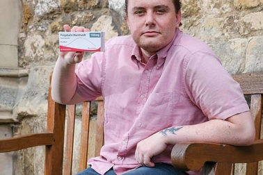 Nam thanh niên trở thành đồng tính sau khi uống thuốc giảm đau