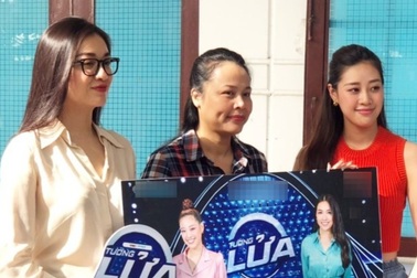 Khánh Vân - Lệ Hằng tặng hơn 100 triệu cho trẻ em bị xâm hại