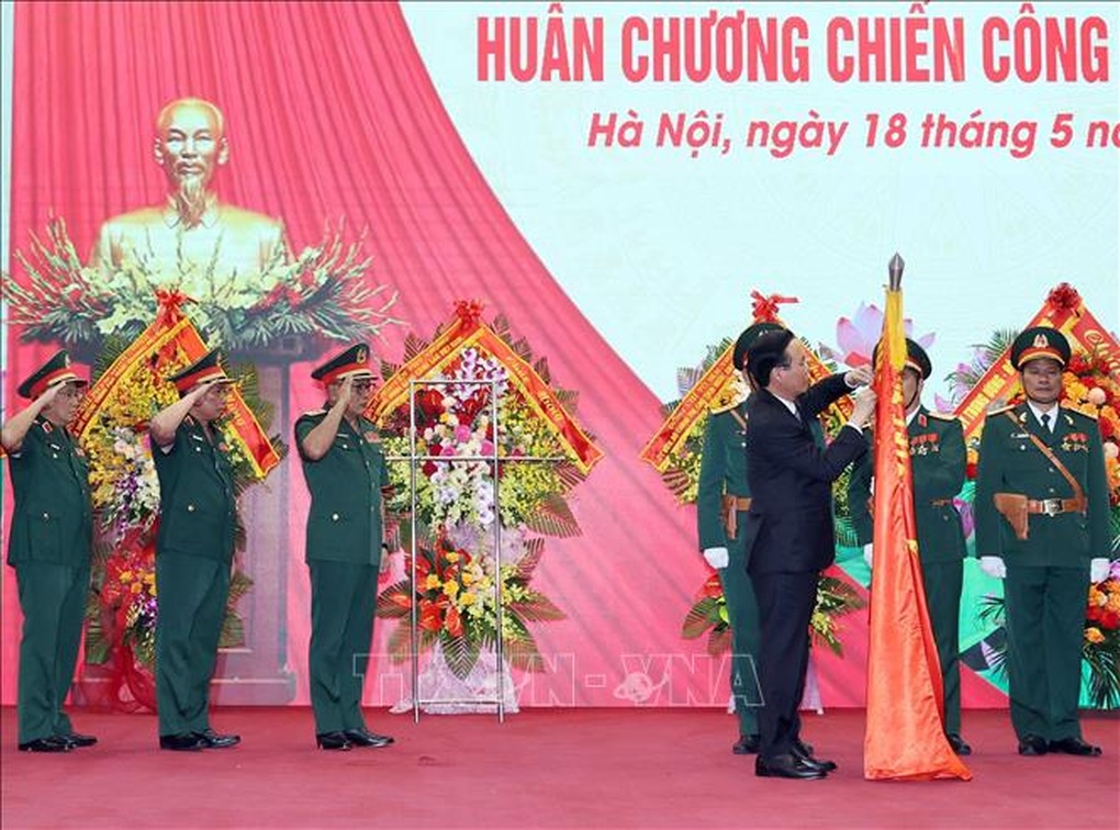 Chủ tịch nước Võ Văn Thưởng trao Huân chương Chiến công hạng Nhất tặng Tổng cục II - 2 Chủ tịch nước Võ Văn Thưởng trao Huân chương Chiến công hạng Nhất tặng Tổng cục II - 2