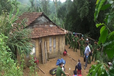 Con 12 tuổi nghi giết cha rồi tạo hiện trường giả