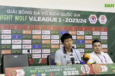 HLV Vũ Tiến Thành trả lời câu hỏi của phóng viên Dân trí