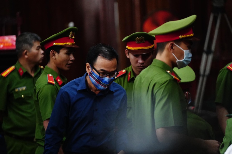 Nguyên Bí thư Quận ủy Quận 2: “Lỗi của bị cáo là không biết!” - 2 Nguyên Bí thư Quận ủy Quận 2: “Lỗi của bị cáo là không biết!” - 2
