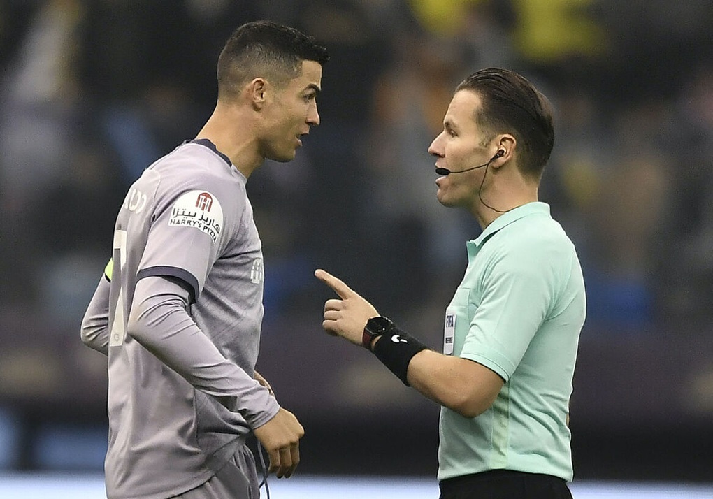 Tiết lộ bất ngờ về thế lực trả lương khủng cho C.Ronaldo - 1 Tiết lộ bất ngờ về thế lực trả lương khủng cho C.Ronaldo - 1