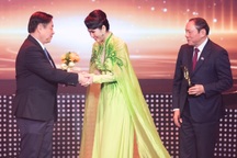 NSƯT Như Huỳnh xúc động khi được vinh danh Gương mặt Nghệ sĩ tiêu biểu 2024