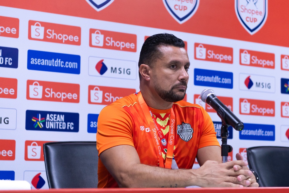 គ្រូបង្វឹក Buriram និងអ្នកចាំទី Chatchai បង្ហាញល្បិចយកឈ្នះក្លឹប Hanoi Police - ១ HLV Buriram và thủ môn Chatchai tiết lộ chiêu đánh bại CLB Công an Hà Nội - 1