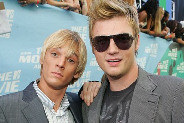 Aaron Carter cắt quan hệ với anh chị em