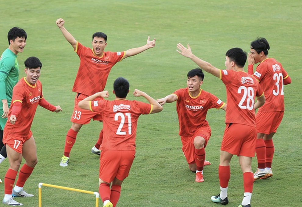 Lý Công Hoàng Anh sang Singapore dự AFF Cup 2020 - 2 Lý Công Hoàng Anh sang Singapore dự AFF Cup 2020 - 2