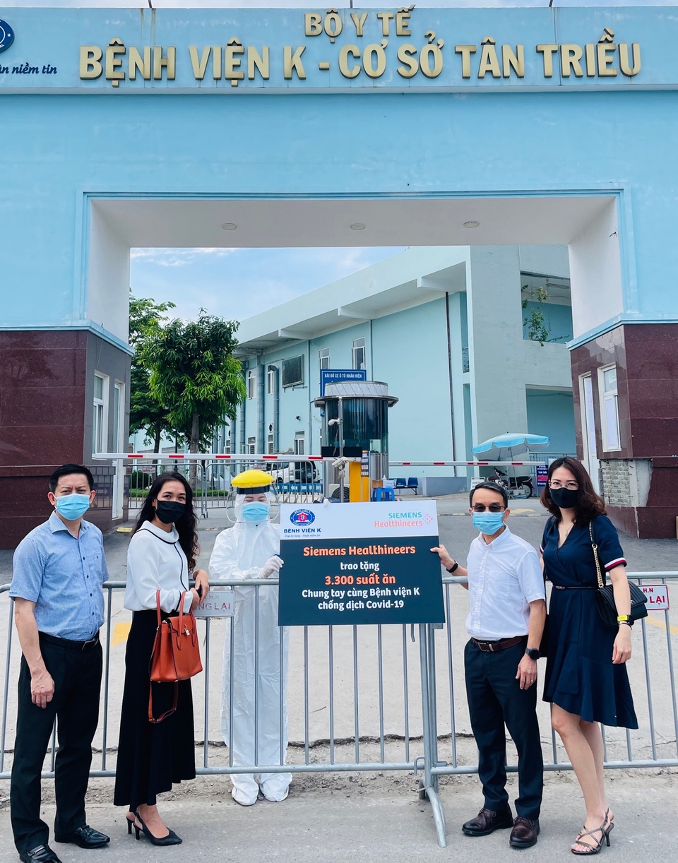Siemens Healthineers ủng hộ 3.300 suất ăn hỗ trợ bệnh viện K chống dịch Covid-19 - 1 Siemens Healthineers ủng hộ 3.300 suất ăn hỗ trợ bệnh viện K chống dịch Covid-19 - 1