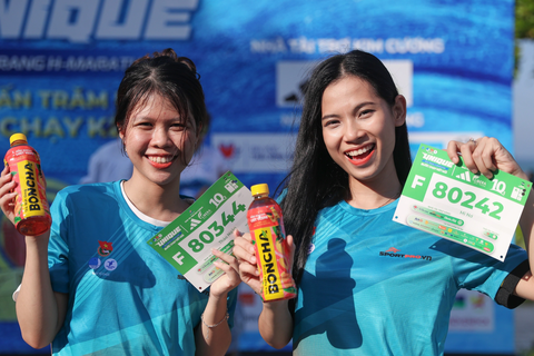 Hàng nghìn runner hào hứng nhận bib ở Unique Nha Trang H-Marathon