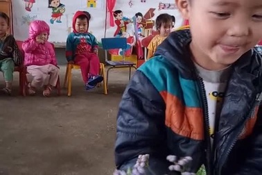 Niềm vui đơn sơ của cô giáo mầm non vùng cao ngày 20/10