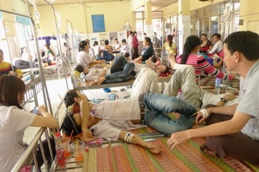 Hàng trăm công nhân nhập viện nghi ngộ độc thực phẩm