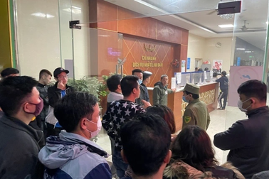 Vụ cháy chung cư HH Linh Đàm: Cảnh sát đưa 120 người thoát nạn trong đêm