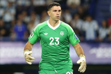 Thủ thành Emiliano Martinez chốt ngày chia tay sự nghiệp