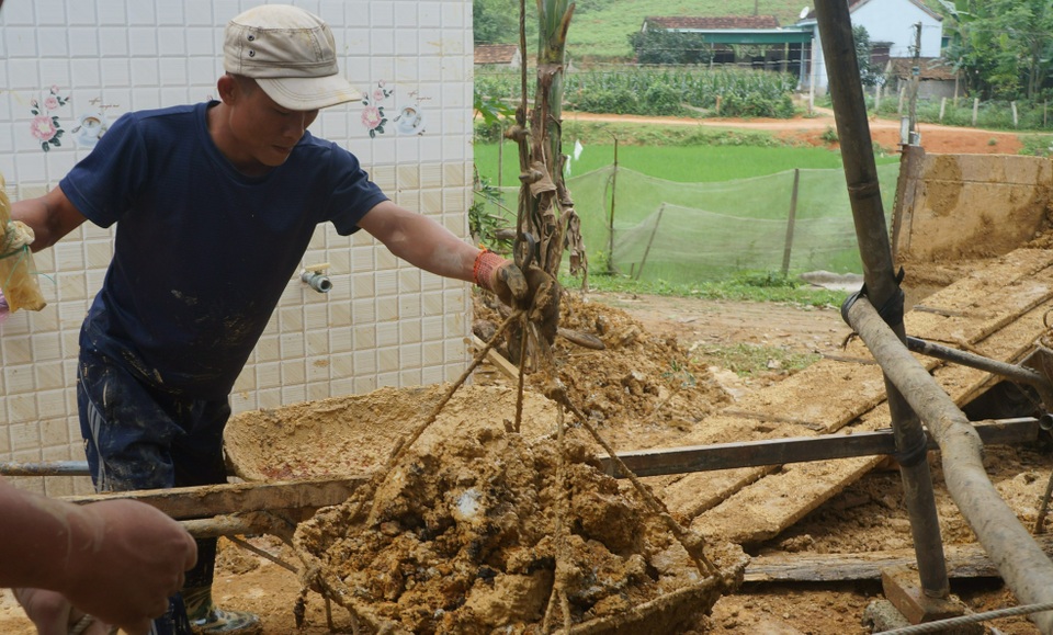 Nghề mưu sinh trong lòng đất kín lịch cả tháng trước mùa nắng hạn - 5 Nghề mưu sinh trong lòng đất kín lịch cả tháng trước mùa nắng hạn - 5