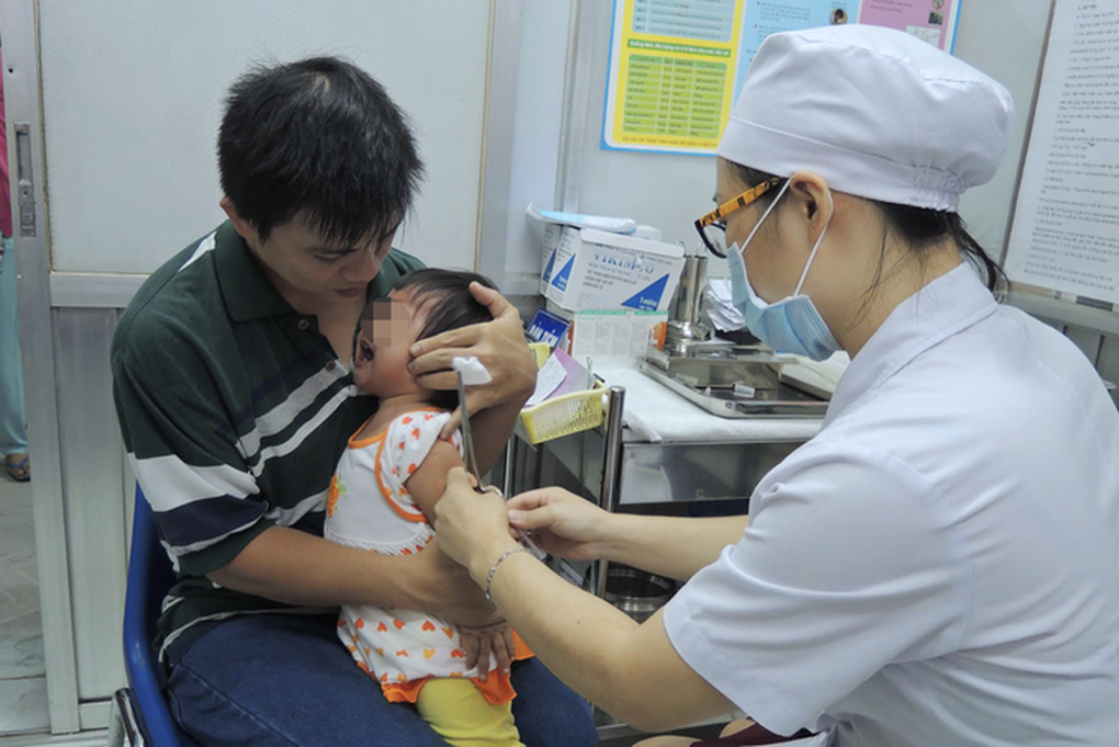 Vì sao hàng triệu liều vaccine vẫn nằm kho giữa cơn khát? - 1 Vì sao hàng triệu liều vaccine vẫn nằm kho giữa cơn khát? - 1