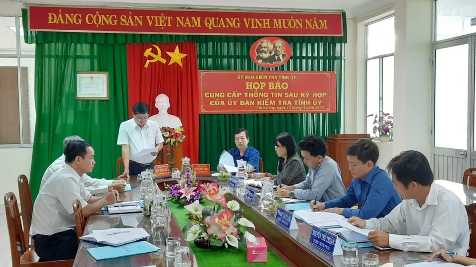 Cách tất cả chức vụ trong Đảng với Chủ tịch Hội chữ thập đỏ Vĩnh Long - 1 Cách tất cả chức vụ trong Đảng với Chủ tịch Hội chữ thập đỏ Vĩnh Long - 1