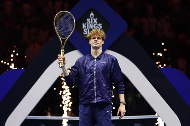 Sinner “gieo sầu” cho Alcaraz, lên ngôi vương ở Six Kings Slam