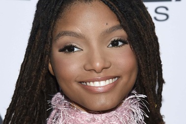 Disney gây sửng sốt khi giao vai nàng tiên cá cho nữ ca sĩ 19 tuổi