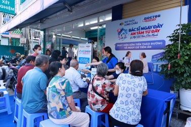 Long Châu đưa bác sĩ đến nhà thuốc, miễn phí tầm soát tuyến giáp, mỡ máu, đái tháo đường