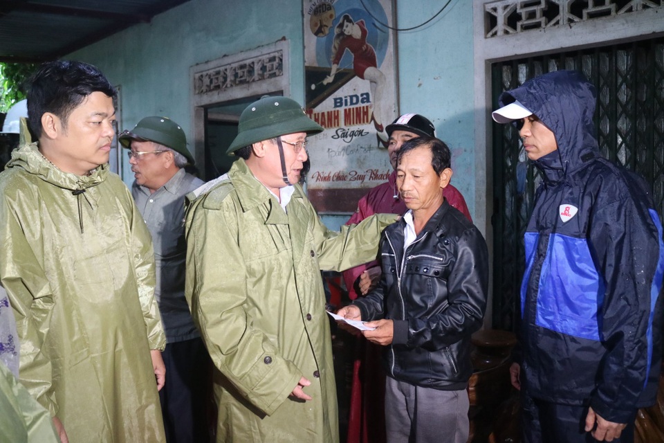 Quảng Trị: Lũ trên các sông đều lên nhanh, vượt đỉnh lũ lịch sử 1983 - 4 Quảng Trị: Lũ trên các sông đều lên nhanh, vượt đỉnh lũ lịch sử 1983 - 4
