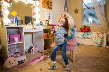 Nữ Youtuber nổi tiếng mắc hội chứng cực hiếm gặp, qua đời ở tuổi 15