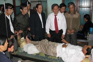 Trục trặc phiên tòa xử vụ nhà báo bị hành hung