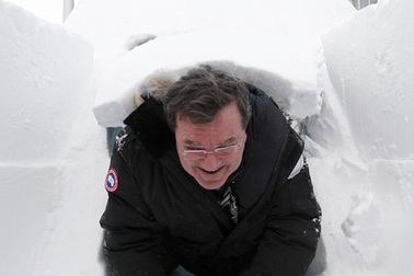 Bộ trưởng Canada “phá hỏng” lều tuyết tại G7