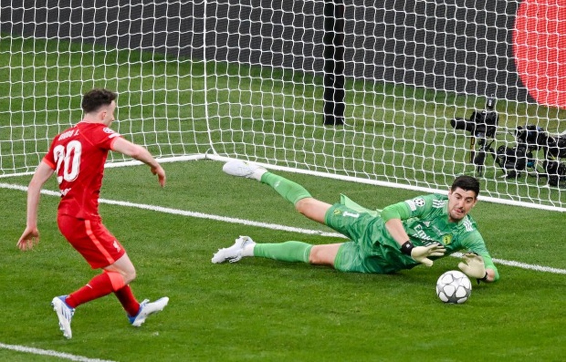 Courtois gây choáng váng với kỷ lục cứu thua trước Liverpool - 2 Courtois gây choáng váng với kỷ lục cứu thua trước Liverpool - 2