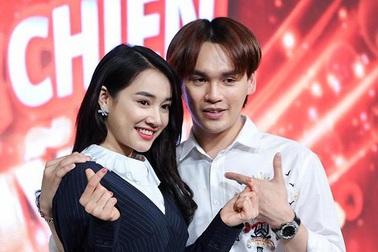 Sau Trường Giang, Trung Quân cầu hôn Nhã Phương trên sóng truyền hình