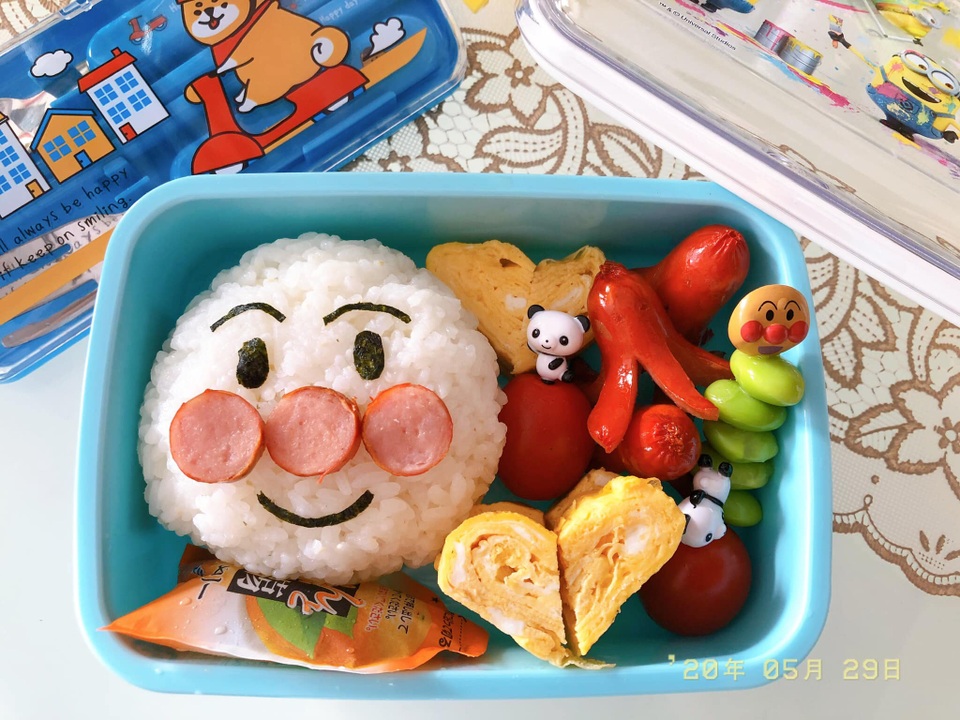Tuyệt phẩm cơm bento đẹp không nỡ ăn của mẹ Việt ở Nhật làm cho con trai - 10 Tuyệt phẩm cơm bento đẹp không nỡ ăn của mẹ Việt ở Nhật làm cho con trai - 10