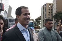 "Tổng thống tự phong" Venezuela tính vượt biên đưa hàng viện trợ về nước