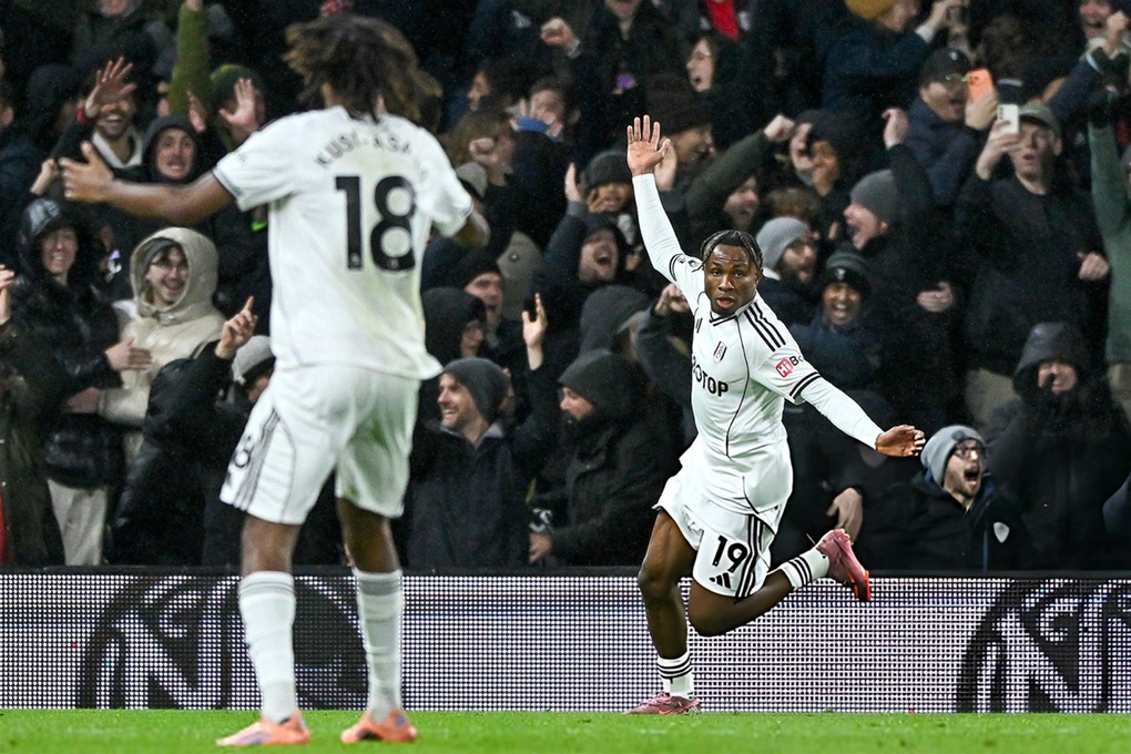 Hạ Fulham đầy kịch tính, Man City thu hẹp khoảng cách với Arsenal - 2 Hạ Fulham đầy kịch tính, Man City thu hẹp khoảng cách với Arsenal - 2