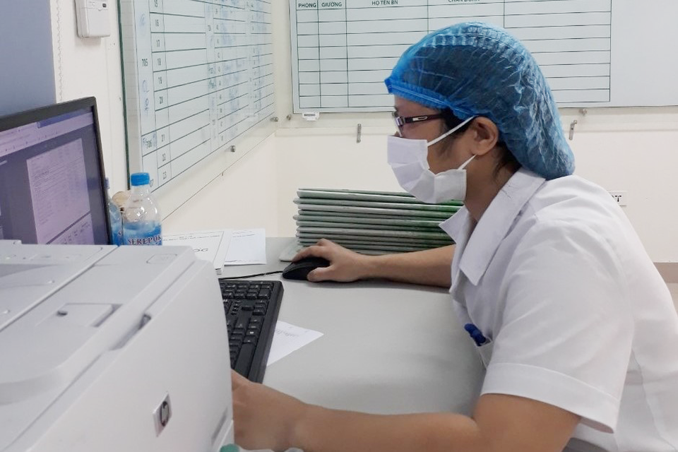 Tết 1 ngày của nữ điều dưỡng trên tuyến đầu chống dịch - 1 Tết 1 ngày của nữ điều dưỡng trên tuyến đầu chống dịch - 1