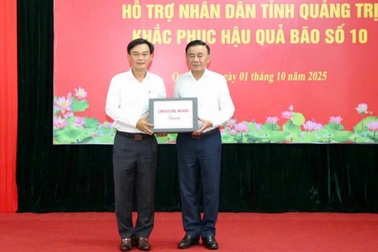Thường trực Ban Bí thư trao hỗ trợ Quảng Trị khắc phục hậu quả bão số 10