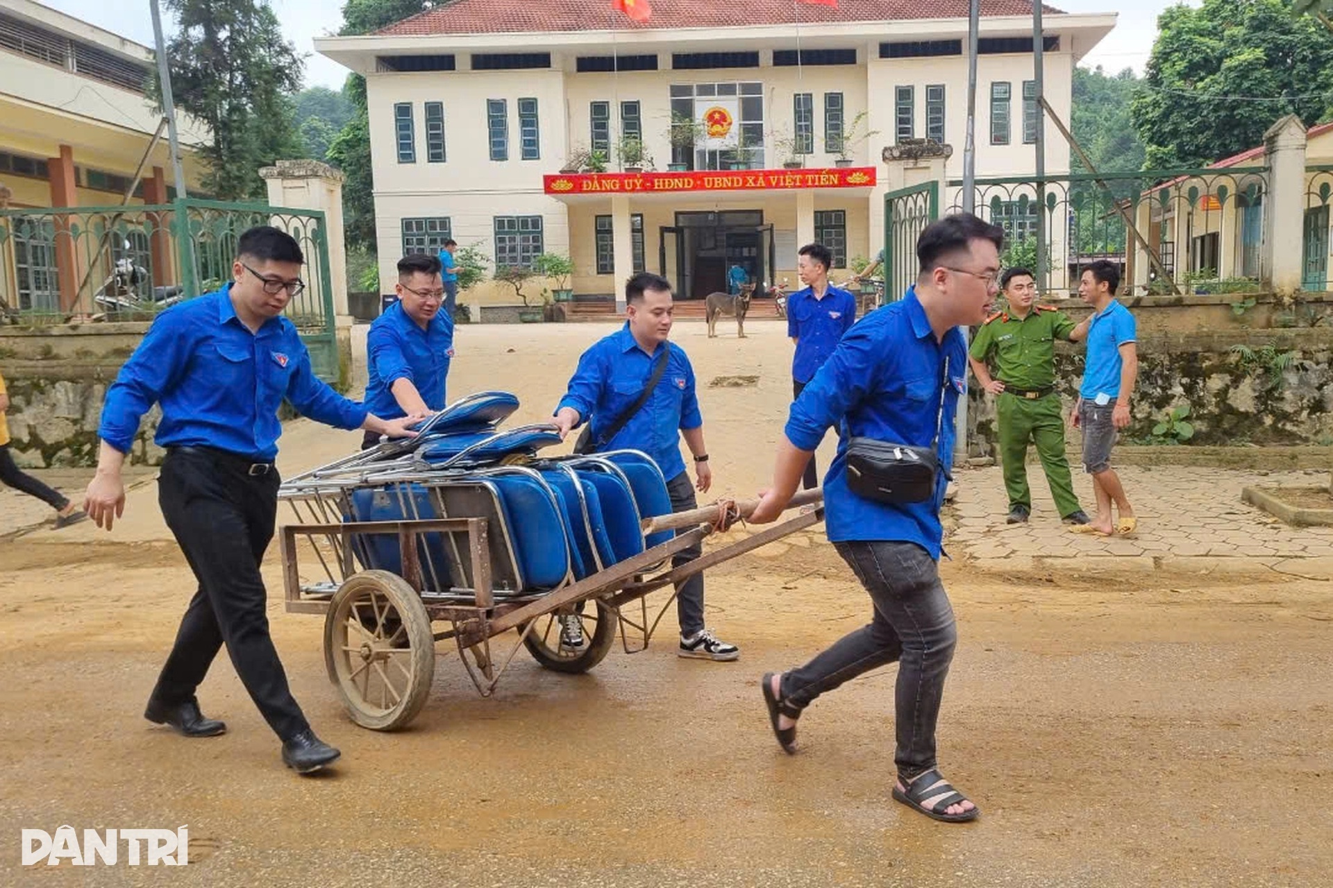 Tuổi trẻ Bộ LĐ-TBXH góp sức tái thiết cuộc sống vùng sạt lở tại Lào Cai - 7 Tuổi trẻ Bộ LĐ-TBXH góp sức tái thiết cuộc sống vùng sạt lở tại Lào Cai - 7