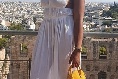 Nữ du khách bị bắt vì mặc trang phục “cố tình khoe da thịt”