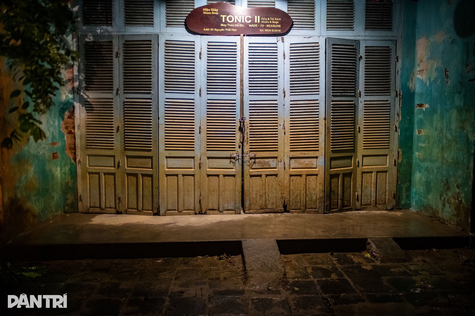 호이안 고대 도시는 13~11호 폭풍 전 이상할 정도로 조용했습니다. Phố cổ Hội An vắng lặng lạ thường trước bão số 13 - 11