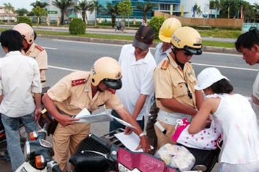 CSGT trưng dụng tài sản của dân: Làm hỏng thì phải đền!